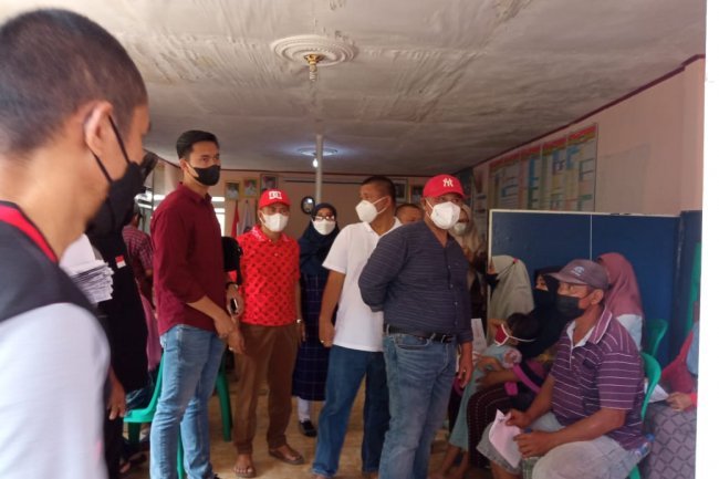 Bupati Kabupaten Lampung Selatan  H. Nanang Ermanto  Memantau Vaksinasi di desa Ketapang Kabupaten lampung selatan 