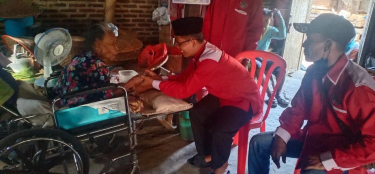 Jumat Barokah Bamusi DPC PDI Perjuangan Lampung selatan Melaksanakan Giat sosial