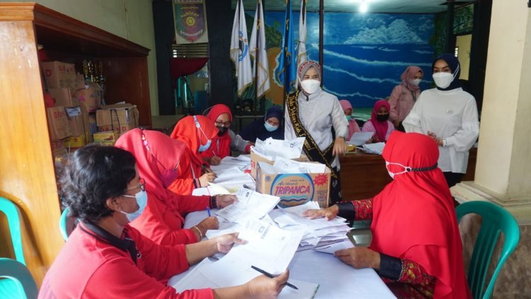 Duta Vaksin Hj. Winarni Nanang Ermanto Meninjau Pelaksanaan Vaksin Di desa  Way Galih Kecamatan Tanjung  Bintang Kabupaten Lampung Selatan