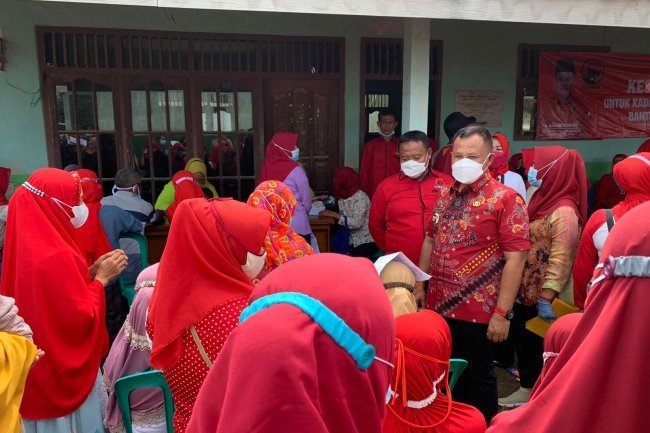 Ketua DPC PDI Perjuangan Kabupaten Lampung Selatan sekaligus Bupati Kabupaten Lampung Selatan  H.Nanang Ermanto Meninjau Kegiatan Pelaksanaan  Vaksinasi Di Tanjung Bintang.  kamis (4/11/21)