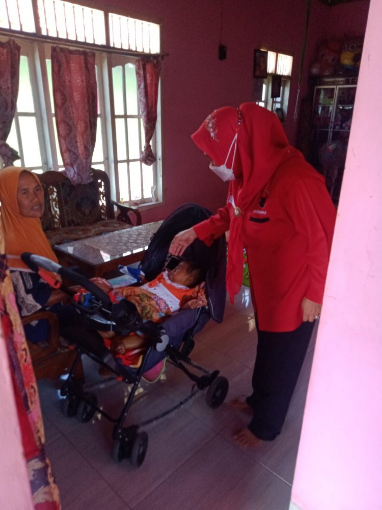 Asmara Kunjungi Balita di desa Way Galih Kec.Tanjung Bintang