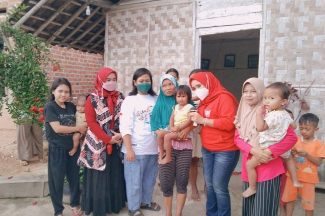 Kegiatan Anggota Fraksi PDI Perjuangan Kabupaten Lampung Selatan Rosdiana,silaturahmi dan  berbagi, jumat berkah bersama srikandi jati agung, mengunjungi jalan di dusun mekarsari, dan mengunjungi adik adibah, adik fera, dan adik vita (pembinaan anak stunting) ,juga mengunjungi smp IT (islam terpadu).