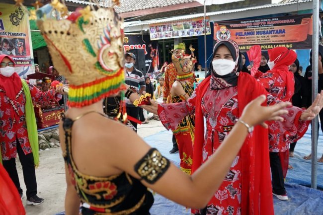 Kunjungan dan pembinaan dewan kesenian lampung selatan. Hj Winarni Nanang Ermanto 