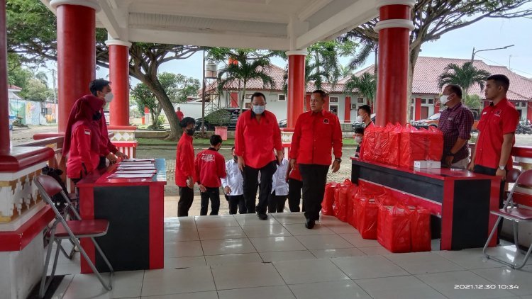 Bapak Sudin,SE Serahkan 15 ton beras  Mbak Puan Maharani untuk Masyarakat Lampung Selatan