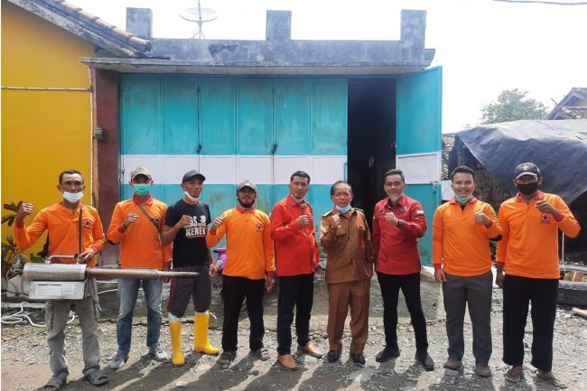 Badan Penanggulangan Bencana (BAGUNA) DPC PDI Perjuangan Lampung Selatan Melakukan Kegiatan Fogging