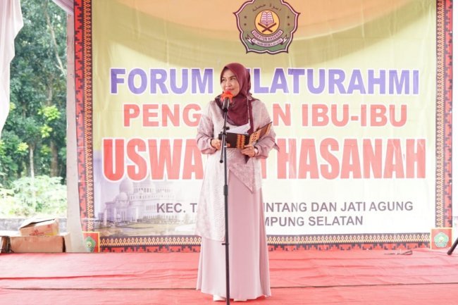 Bunda Hj. Winarni Nanang Ermanto Menghadiri Forum Silaturahmi Pengajian Ibu-Ibu Uswatun Hasanah