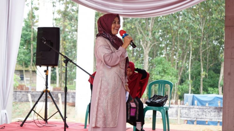 Bunda Hj. Winarni Nanang Ermanto Menghadiri Forum Silaturahmi Pengajian Ibu-Ibu Uswatun Hasanah
