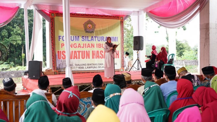 Bunda Hj. Winarni Nanang Ermanto Menghadiri Forum Silaturahmi Pengajian Ibu-Ibu Uswatun Hasanah