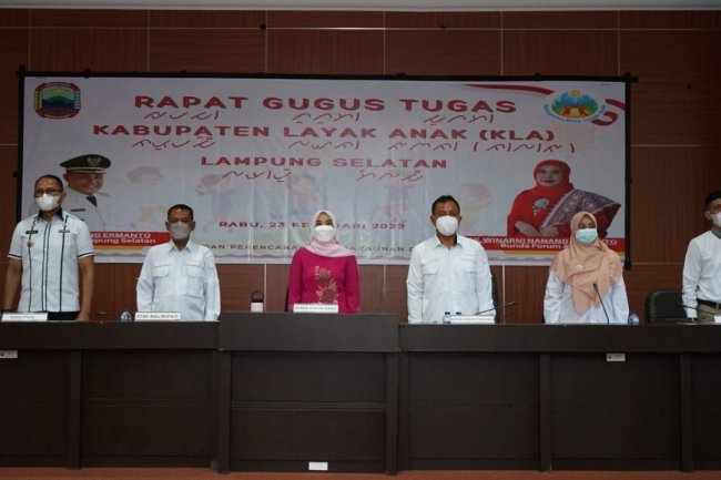 Ibu Winarni Nanang Ermanto menghadiri  Rapat Kabupaten Layak Anak (KLA) Lampung Selatan