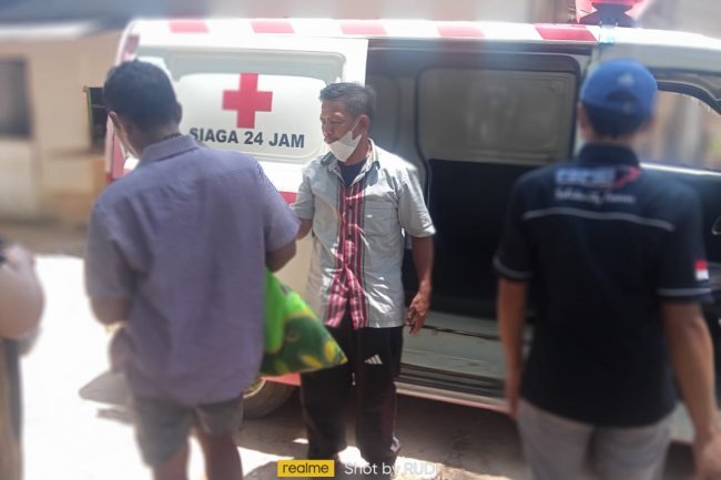 Ambulance PDI Perjuangan Kabupaten  Lampung Selatan Melayani Warga 