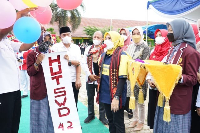 Winarni Nanang Ermanto Sambut Baik dan Apresiasi Kegiatan Lomba Di SMA SWADHIPA NATAR