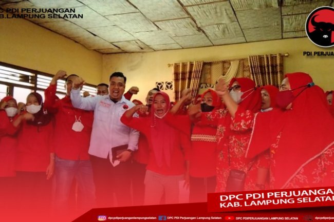 Merik Havit Salurkan Bingkisan Lebaran Untuk Srikandi Rajabasa Sekaligus Sosialisasikan Hukum Gratis