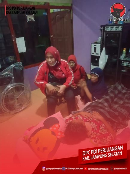  Asmara Berikan Bantuan Kursi Roda Kepada Warganya Yang Mengalami Lumpuh