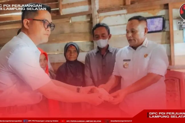 H. Nanang Ermanto Menyalurkan Bantuan Bedah Rumah