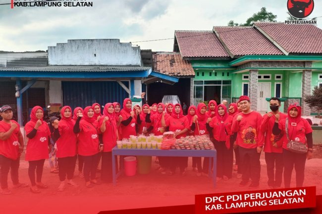 Bagikan Takjil ke Warga, Kader Srikandi Natar Tebar semangat Berbagi Untuk Sesama