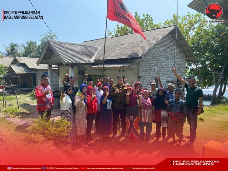 BBHAR DPC PDI Perjuangan Kabupaten Lampung Selatan Sosialisasikan Program Kerja di Pulau Sebesi