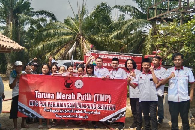 TMP (Taruna Merah Putih) DPC PDI Perjuangan Kabupaten Lampung Selatan Salurkan Bantuan Air Bersih Bagi Warga Bulok dan Merak Belantung