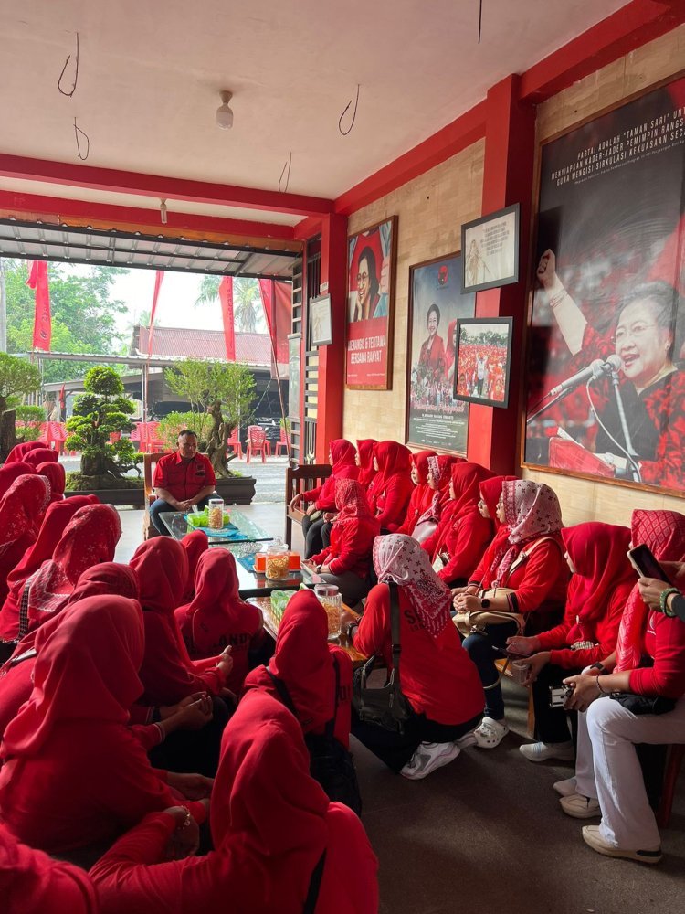 DPC PDI Perjuangan Kabupaten Lampung Selatan Membagikan 10.000 Telur Rebus Kepada Masyarakat