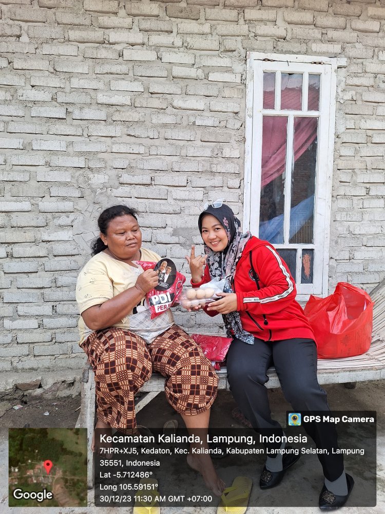 DPC PDI Perjuangan Kabupaten Lampung Selatan Membagikan 10.000 Telur Rebus Kepada Masyarakat