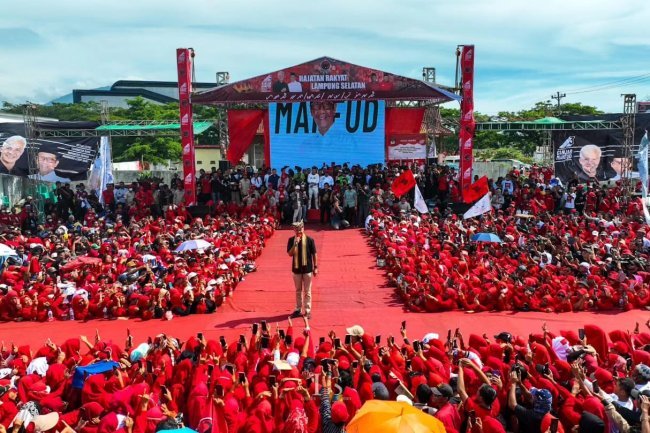 Hadir di Lampung Selatan, Ganjar Pranowo Disambut Ribuan Kader Banteng Selatan
