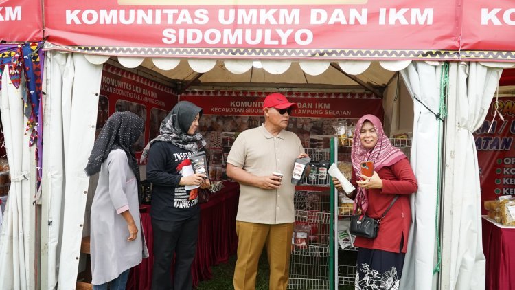 Jajaran DPC PDI Perjuangan Kabupaten Lampung Selatan Meninjau UMKM Pra Safari Atikoh di Kecamatan Tanjung Bintang