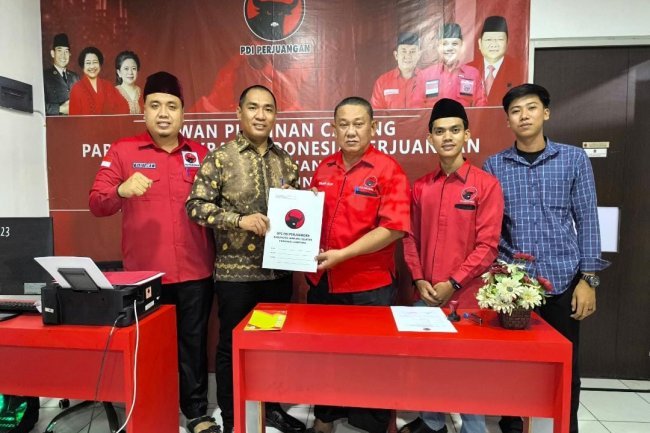 Nanang Ermanto Mendaftarkan Sebagai Bakal Cakada di Kantor DPC PDI Perjuangan Lamsel