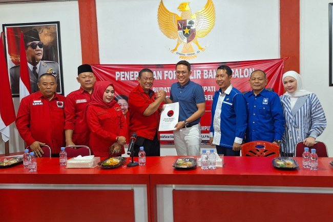 PAN Serahkan Formulir Pendaftaran Cabup di Kandang Banteng Selatan