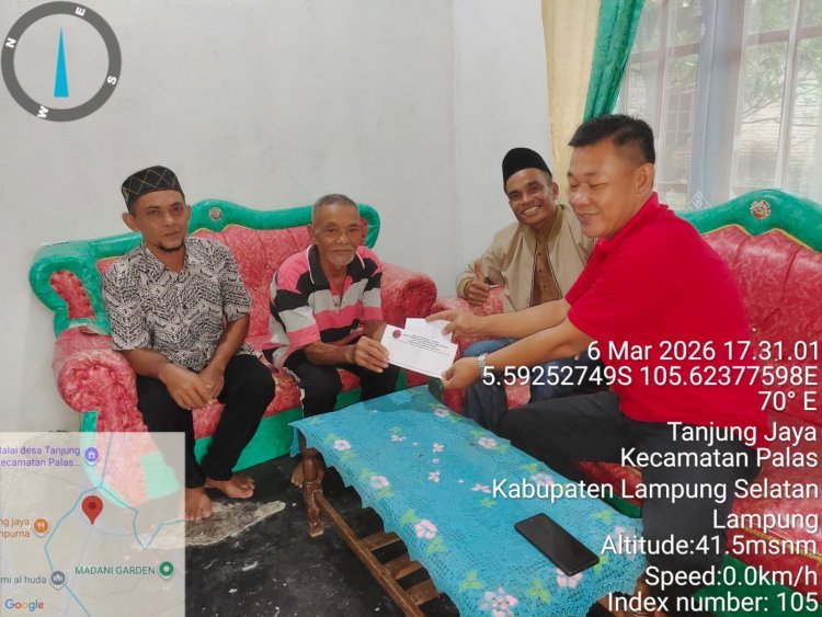 DPC PDI Perjuangan Lampung Selatan Salurkan Bantuan Kepada Korban Kebakaran di Kecamatan Palas