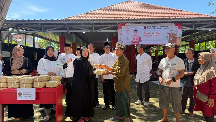 Potong 2 Sapi dan 1 Kambing, DPC PDI Perjuangan Lampung Selatan Salurkan Paket Daging Untuk Masyarakat dan Panti Asuhan