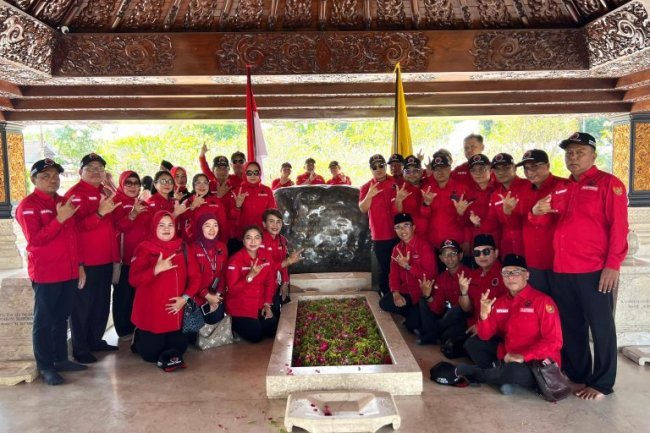 Pendidikan Politik Ideologi dan Kebangsaan, Ketua DPD dan DPC PDI Perjuangan se-Lampung Ziarah ke Makam Bung Karno