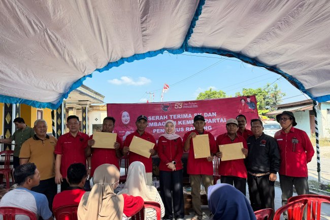 DPC PDI Perjuangan Lamsel Serahkan SK Kepengurusan Kepada Ranting Se-Kecamatan Way Panji