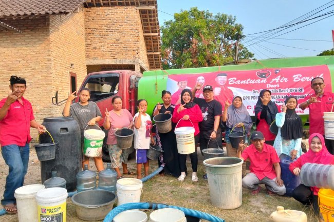 Distribusi 28 Ribu Liter Air Dari Mukhlis Basri, dan Lesty Putri Utami Bantu Kebutuhan Masyarakat Jati Agung