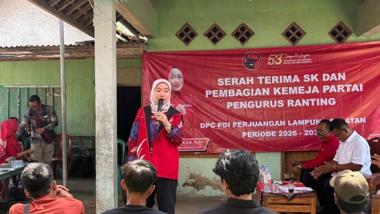 DPC PDI Perjuangan Kabupaten Lampung Selatan Gelar Serah Terima Surat Keputusan (SK) Ranting Dan Pembagian Seragam Partai Di Kecamatan Way Sulan