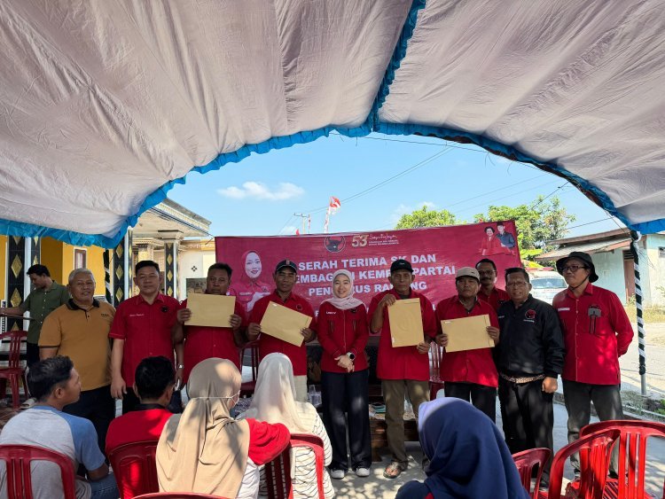 DPC PDI Perjuangan Lamsel Serahkan SK Kepengurusan Kepada Ranting Se-Kecamatan Way Panji